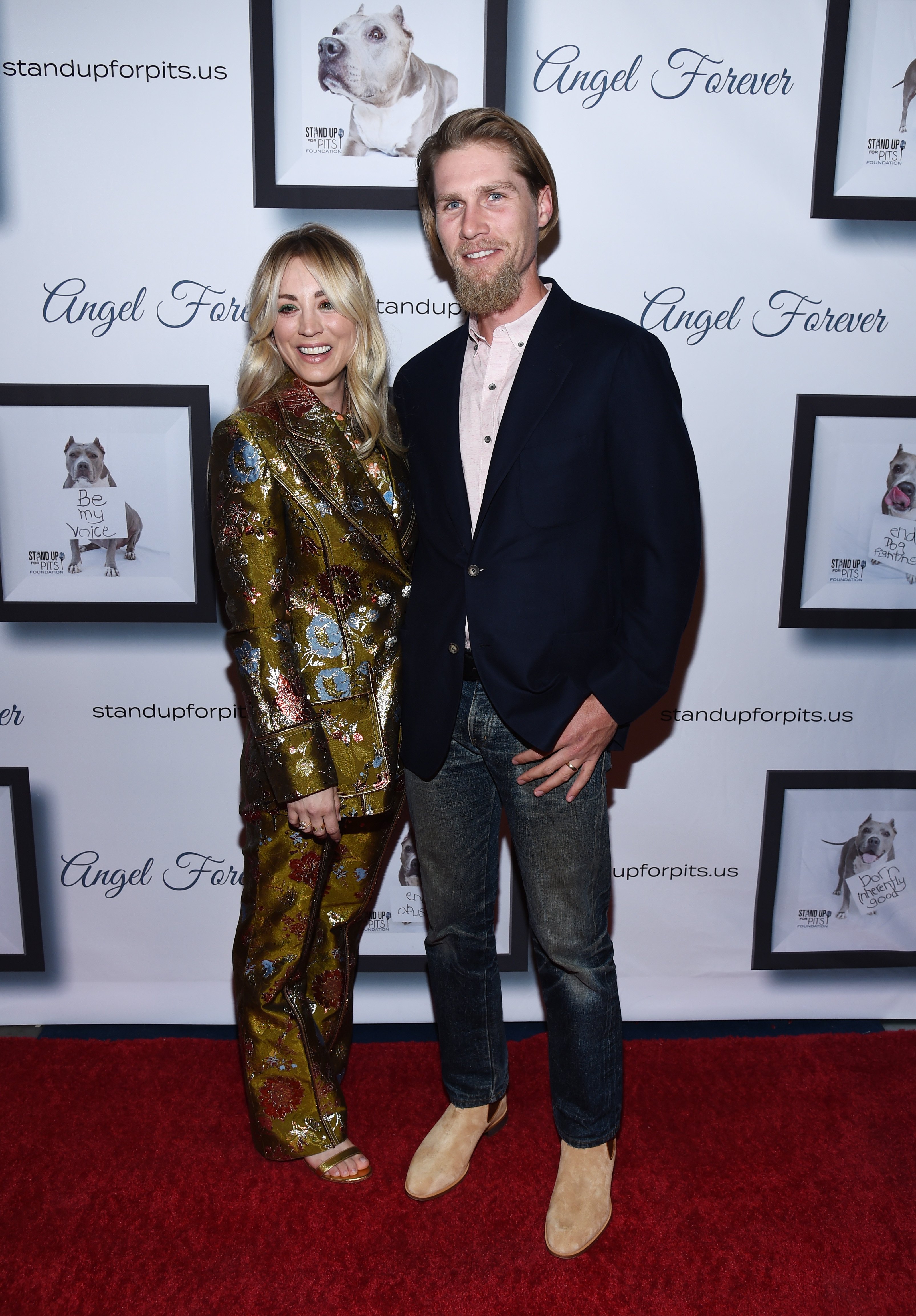 Kaley Cuoco y Karl Cook en el noveno evento anual Stand Up For Pits el 3 de noviembre de 2019 en Los Ángeles, California | Foto: Getty Images