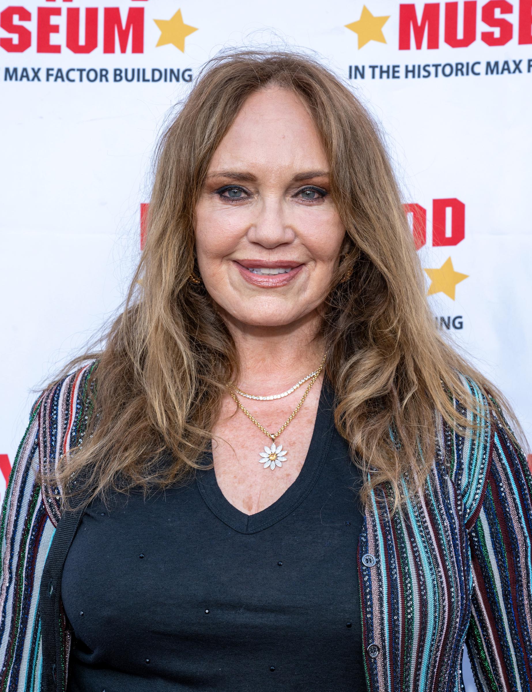 Catherine Bach asiste a la celebración de una boda el 1 de agosto de 2024, en Hollywood, California. | Fuente: Getty Images