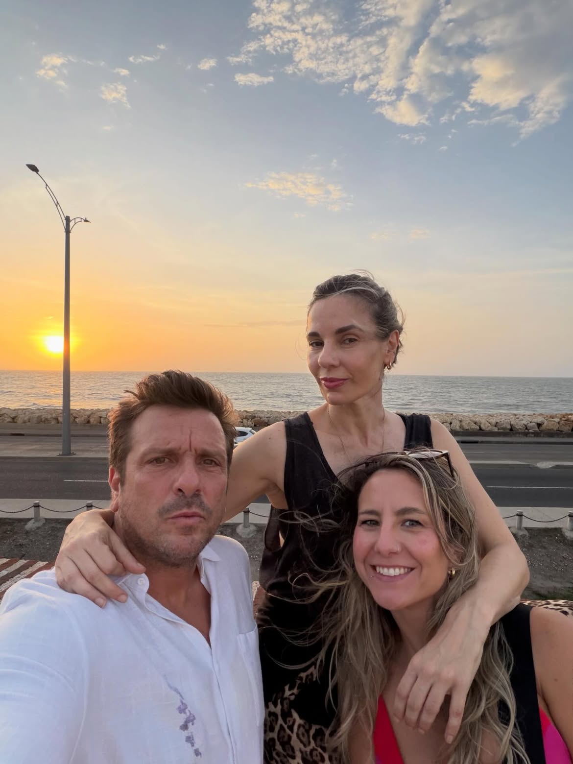 Julieta Cardinali compartiendo con allegados durante sus vacaciones en Colombia | Fuente: Instagram/julietacardinali