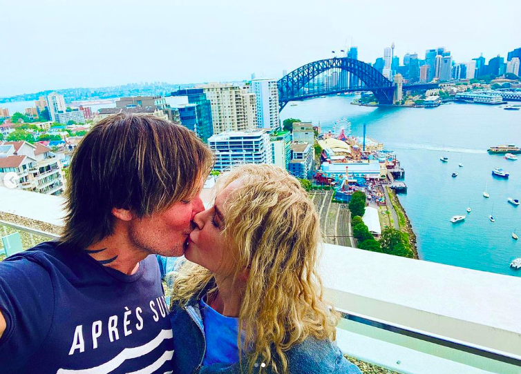 Keith Urban y Nicole Kidman compartiendo un beso en Sidney, Australia, publicado el 30 de diciembre de 2019 | Fuente: Instagram/nicolekidman