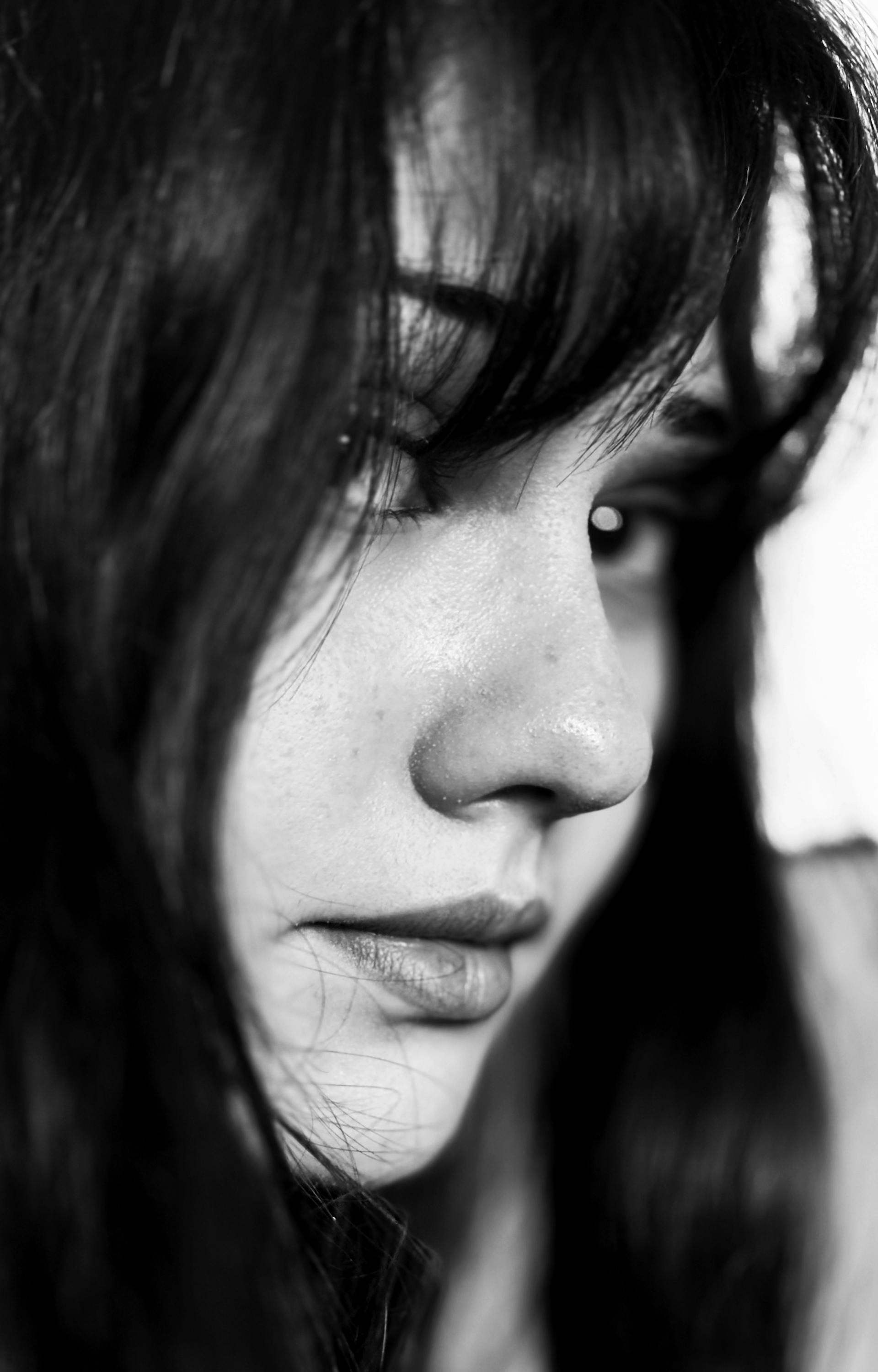 Una mujer pensativa | Fuente: Pexels