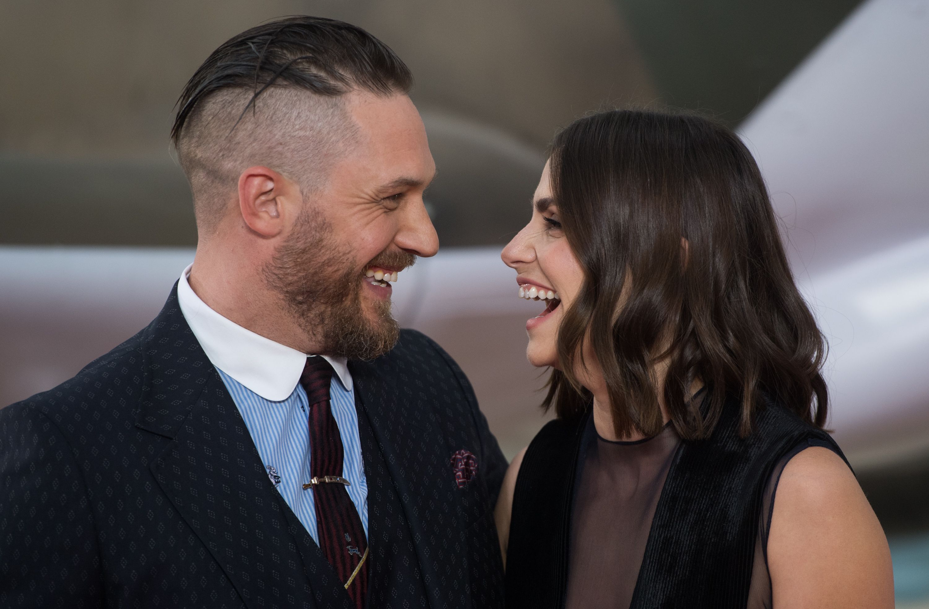 Tom Hardy y Charlotte Riley en el estreno mundial de "Dunkirk" en 2017 | Fuente: Getty Images