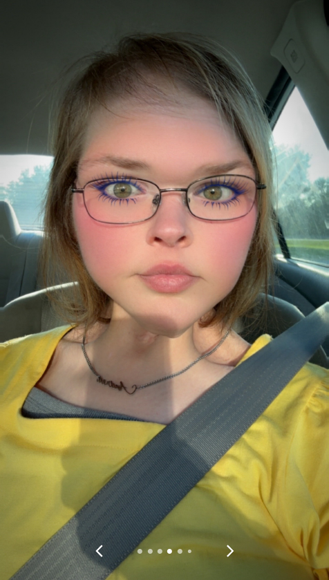 Tammy Slaton se hace un selfie en un Automóvil con el cinturón de seguridad cruzándole el cuerpo, de un post de vídeo fechado el 21 de julio de 2025 | Fuente: TikTok/tammy.l.slaton