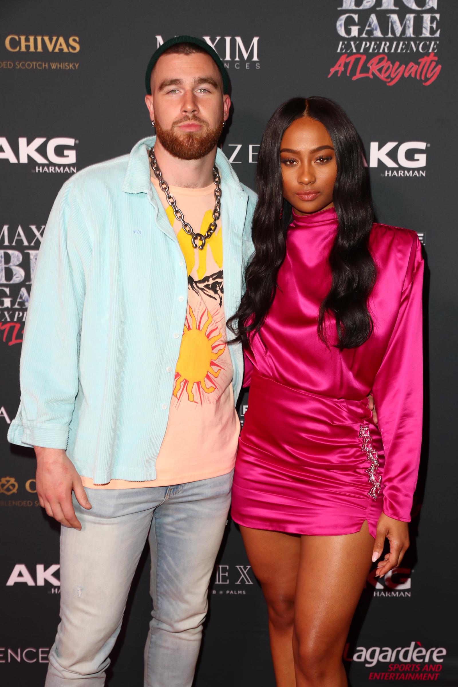 Travis Kelce y Kayla Nicole asisten a The Maxim Big Game Experience el 2 de febrero de 2019, en Atlanta, Georgia. | Fuente: Getty Images