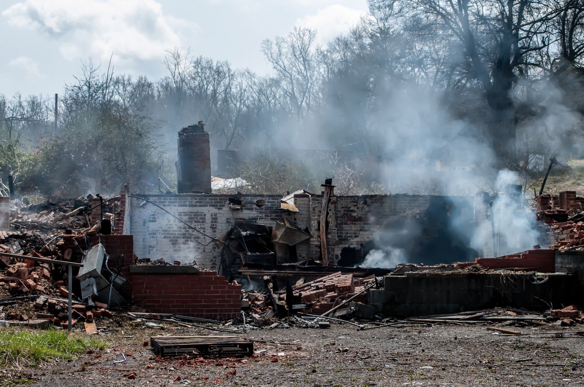 Casa en ruinas tras un incendio. | Imagen: Public Domain Pictures