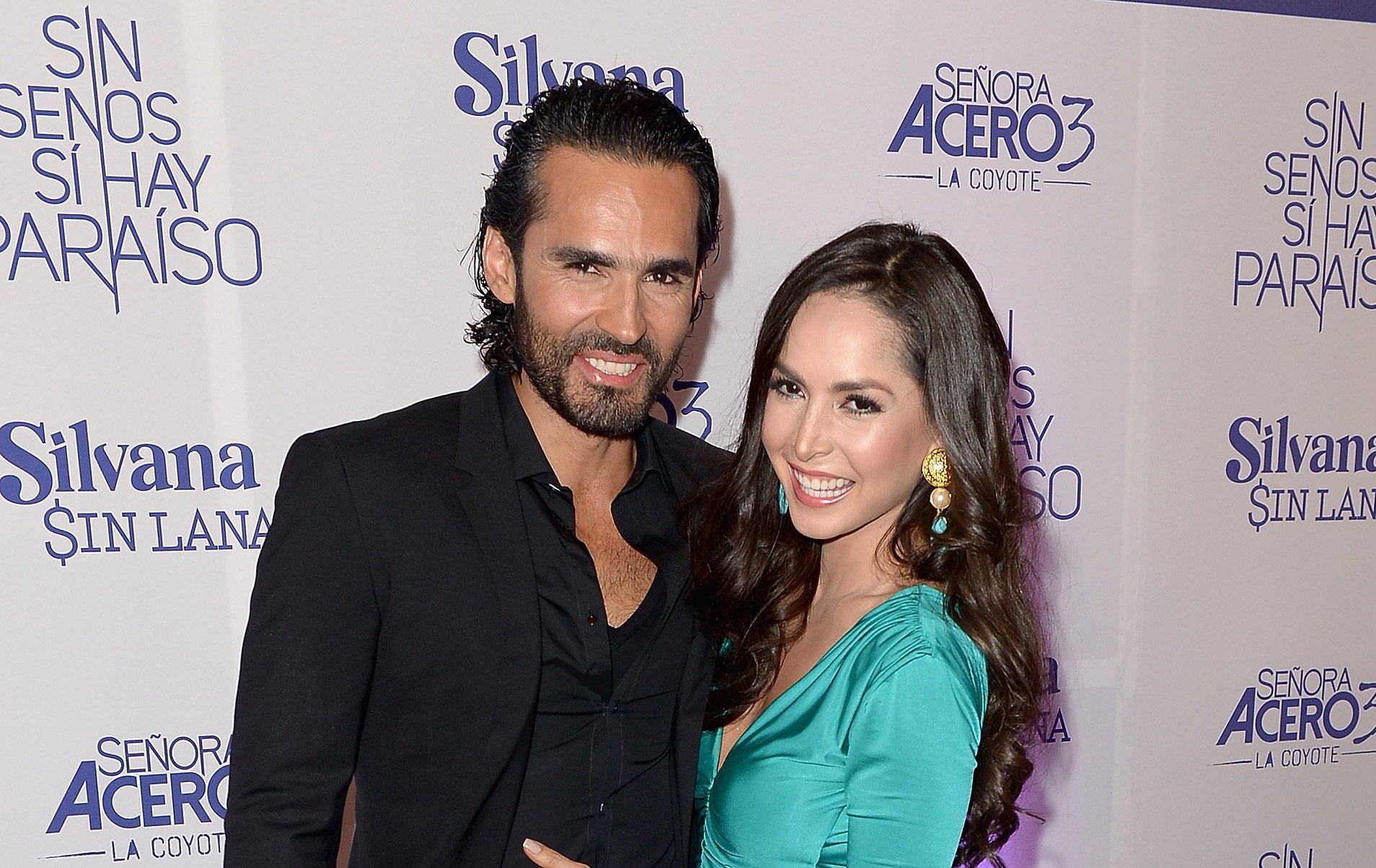 Fabián Ríos y Carmen Villalobos asisten al estreno de "Silvana Sin Lana", "Sin Senos Sí Hay Paraíso" y "Señora Acero 3" en el hotel Conrad en julio de 2016, en Miami || Fuente: Getty Images