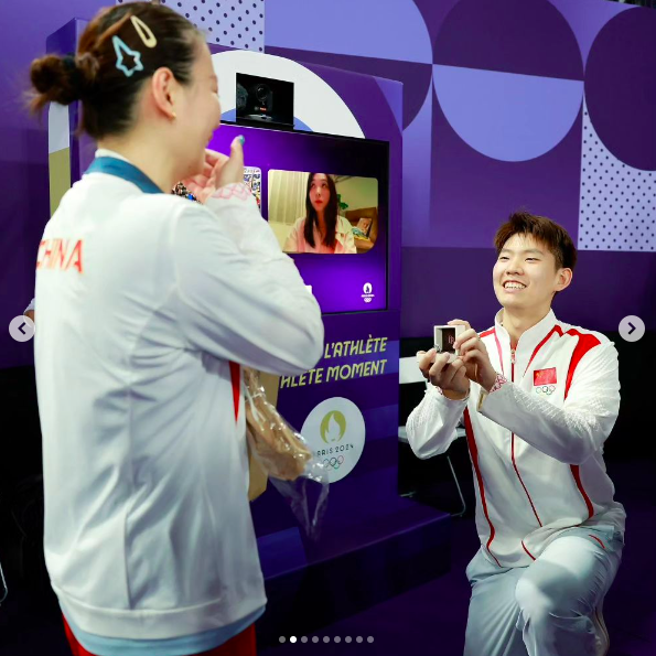 Liu Yuchen pidiéndole matrimonio a Huang Ya Qiong durante los Juegos Olímpicos de París, publicado el 3 de agosto de 2024 | Fuente: Instagram/hyq28