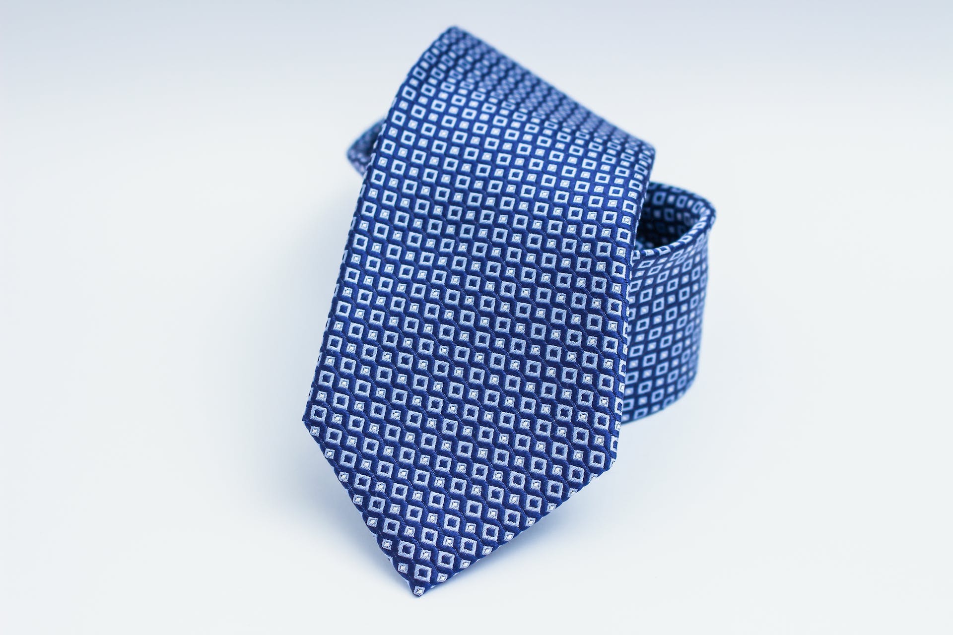 Corbata azul de hombre | Foto: Pexels