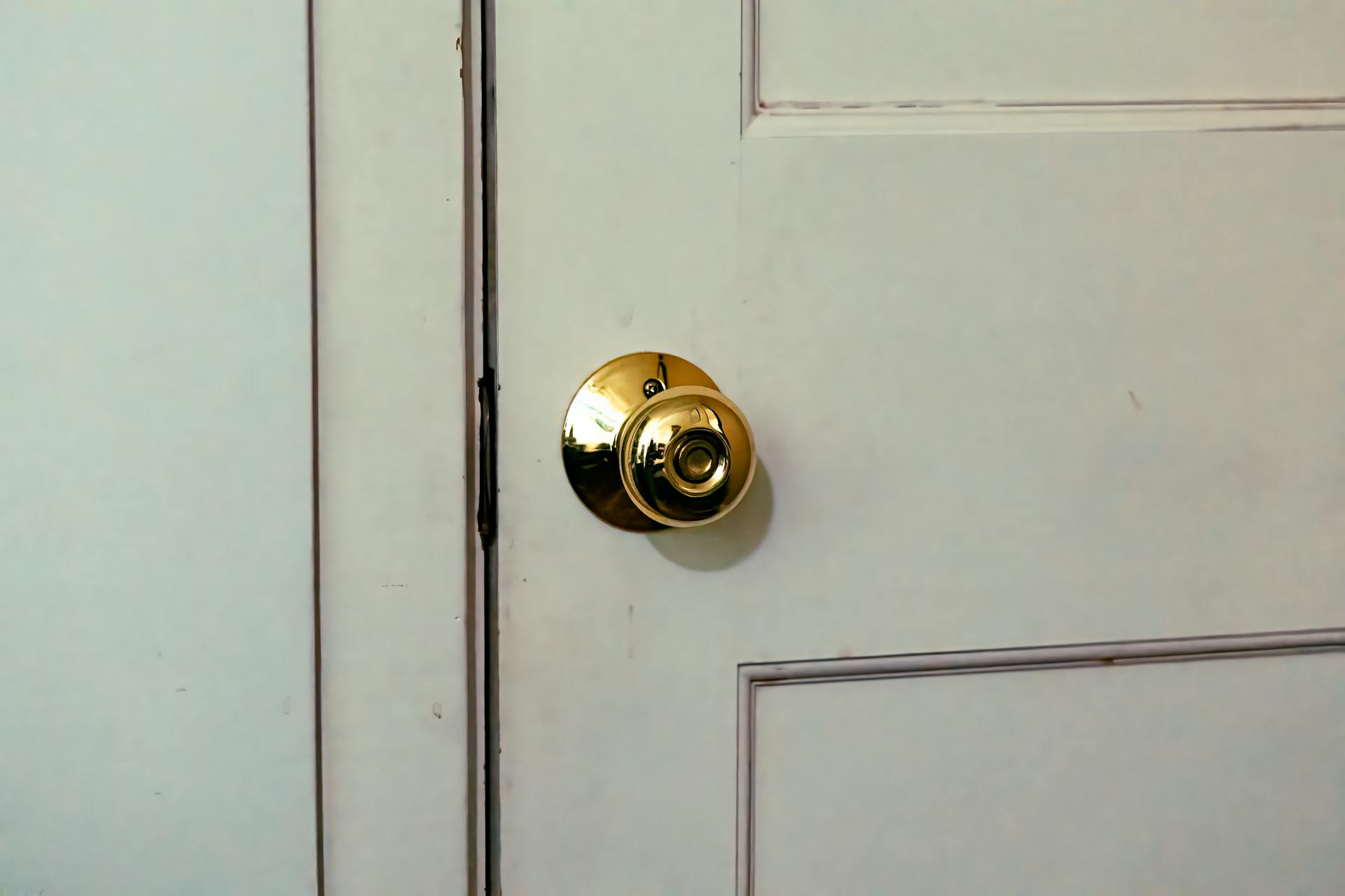 Una puerta cerrada | Fuente: Pexels