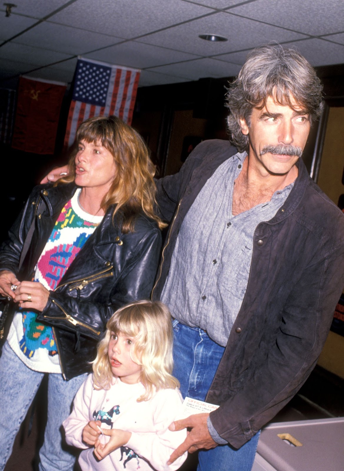 Katharine Ross y Sam Elliott con su hija Cleo en el acto de inauguración del Circo de Moscú el 14 de marzo de 1990, en Inglewood, California. | Fuente: Getty Images