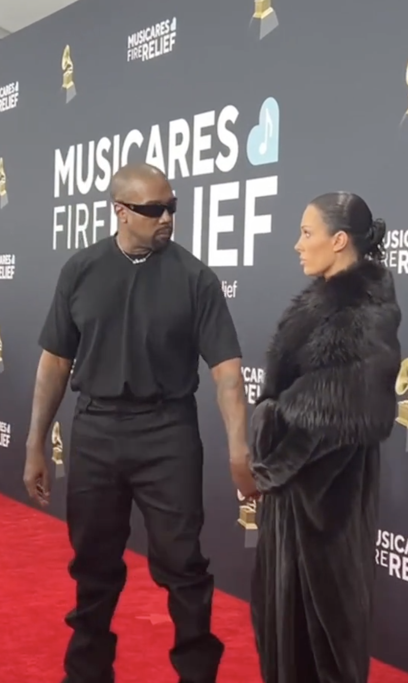 Kanye West y Bianca Censori en la 67ª edición de los Premios Grammy el 2 de febrero de 2025, en Los Ángeles, California. | Fuente: TikTok.com/CBSMornings