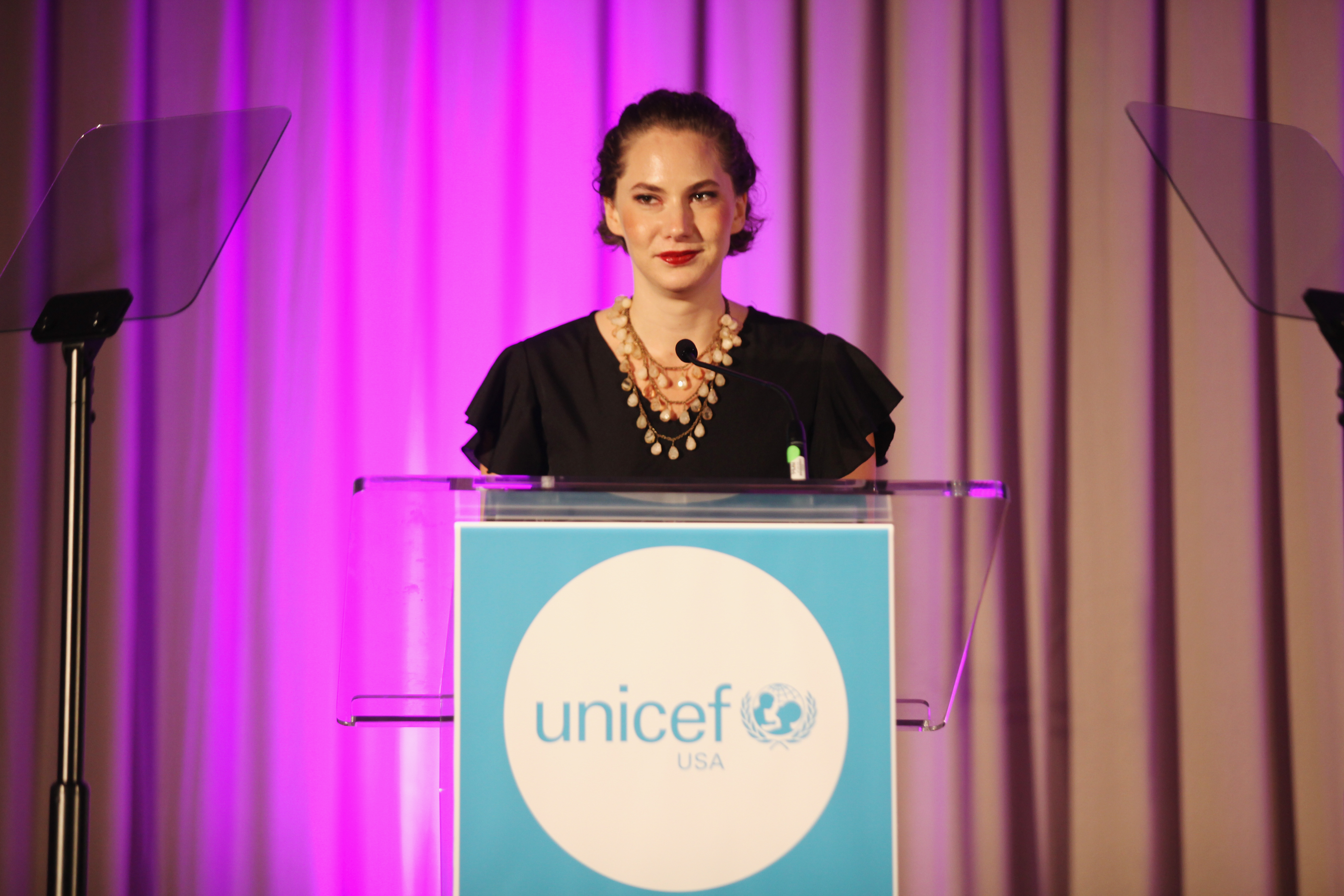 Emma Kathleen Hepburn Ferrer habla en la Segunda Gala Anual de UNICEF en San Francisco, California, el 22 de septiembre de 2018 | Fuente: Getty Images