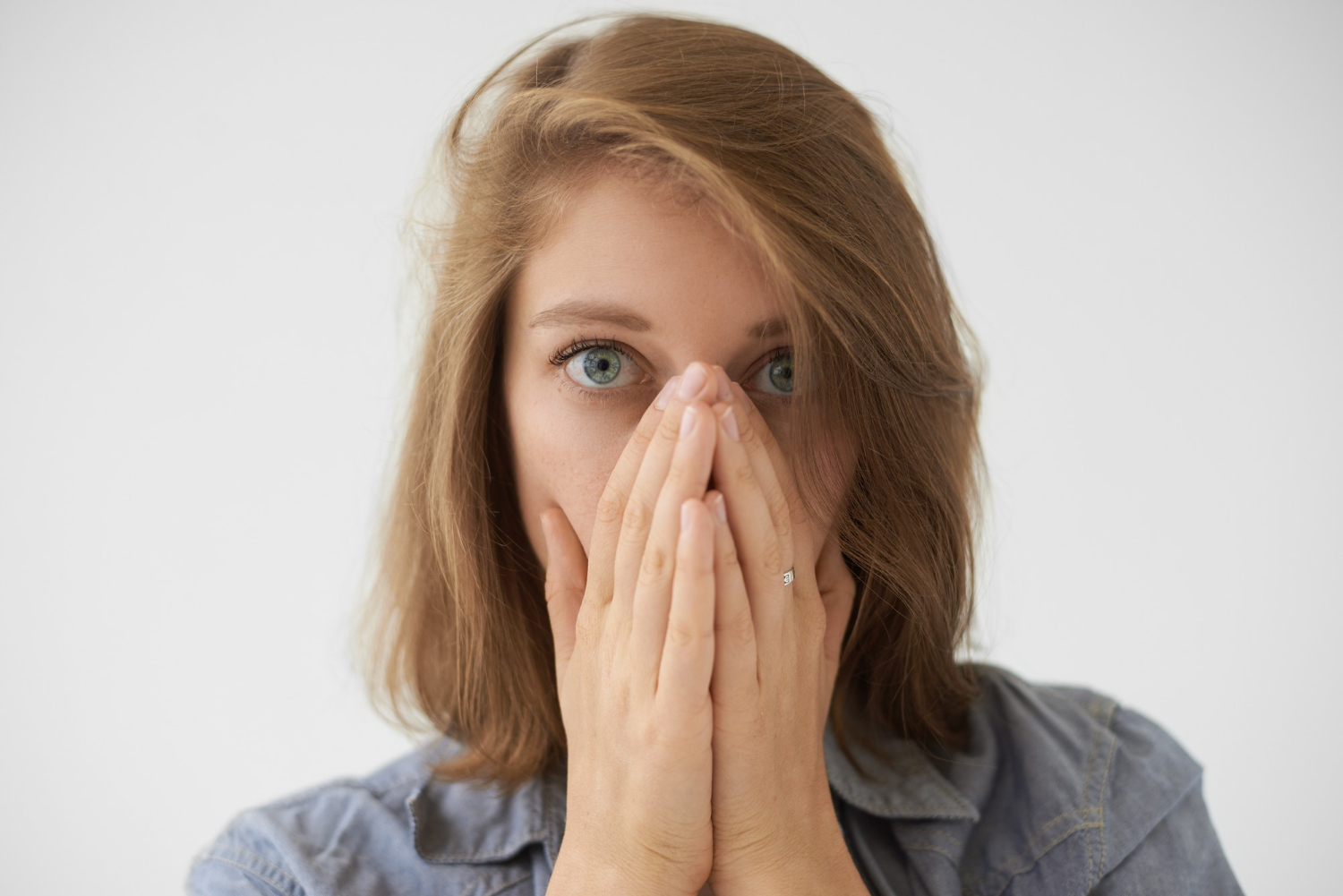Una mujer conmocionada | Fuente: Freepik