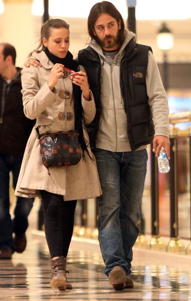 La actriz Michelle Jenner y su novio son vistos el 12 de marzo de 2013 en Madrid, España. | Fuente: Getty Images