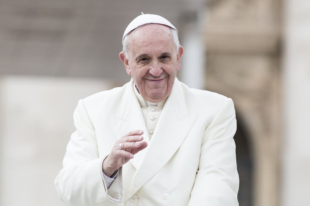 El Papa Francisco saluda en la plaza de San Pedro en el Vaticano en febrero de 2014. | Foto: Shutterstock.
