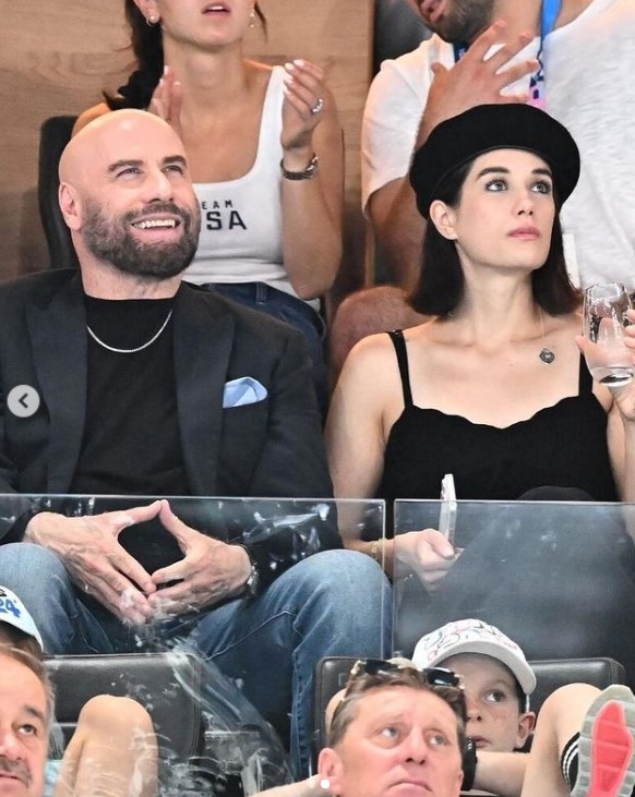 John Travolta y Ella Bleu Travolta en los Juegos Olímpicos de París 2024 en el Bercy Arena el 03 de agosto de 2024, en París, Francia | Fuente: Instagram/justjared