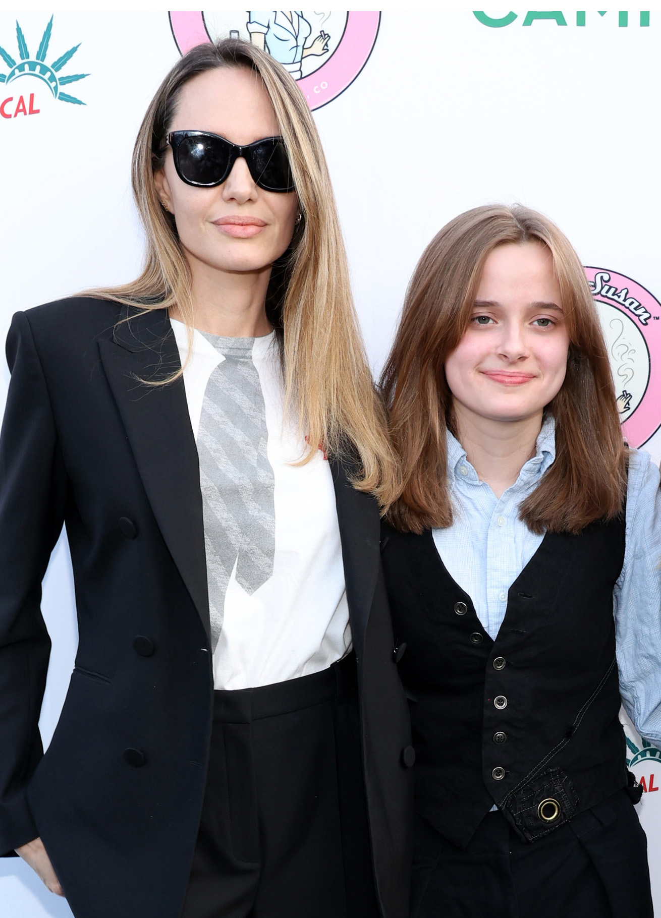 Angelina Jolie y Vivienne Jolie-Pitt asisten a la función de estreno de "Reefer Madness: The Musical" en The Whitley, en Los Ángeles, California, el 30 de mayo de 2024. | Fuente: Getty Images