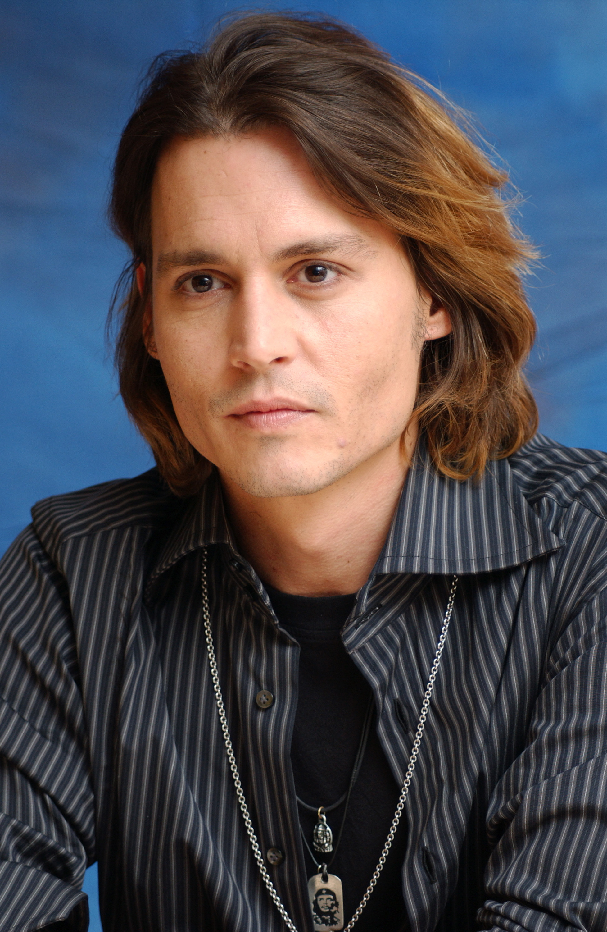 Johnny Depp durante la rueda de prensa de "Secret Window" en California en 2004. | Fuente: Getty Images