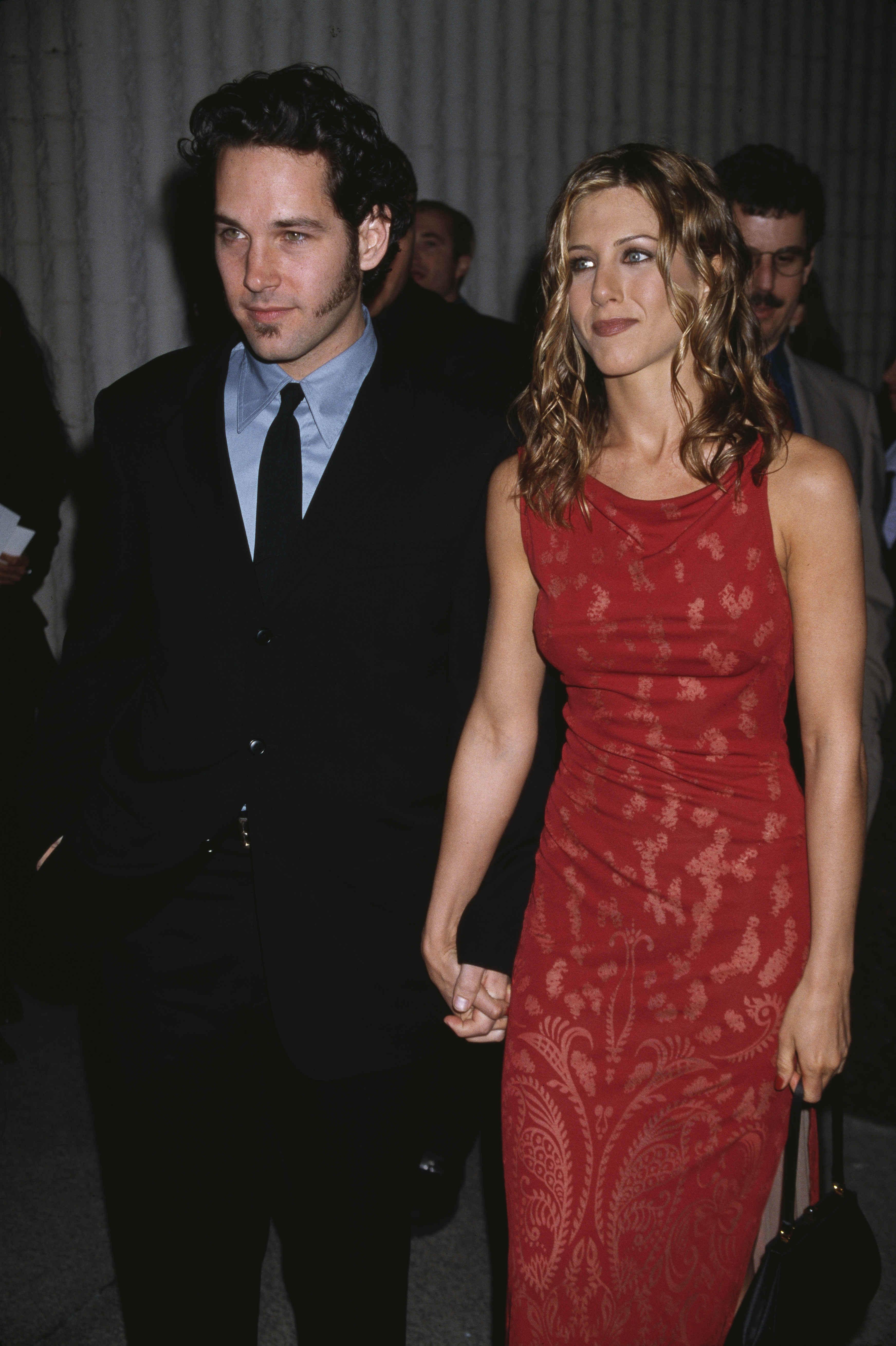 Jennifer Aniston y Paul Rudd en el estreno de "The Object of My Affection", 1998 | Foto: Getty Images