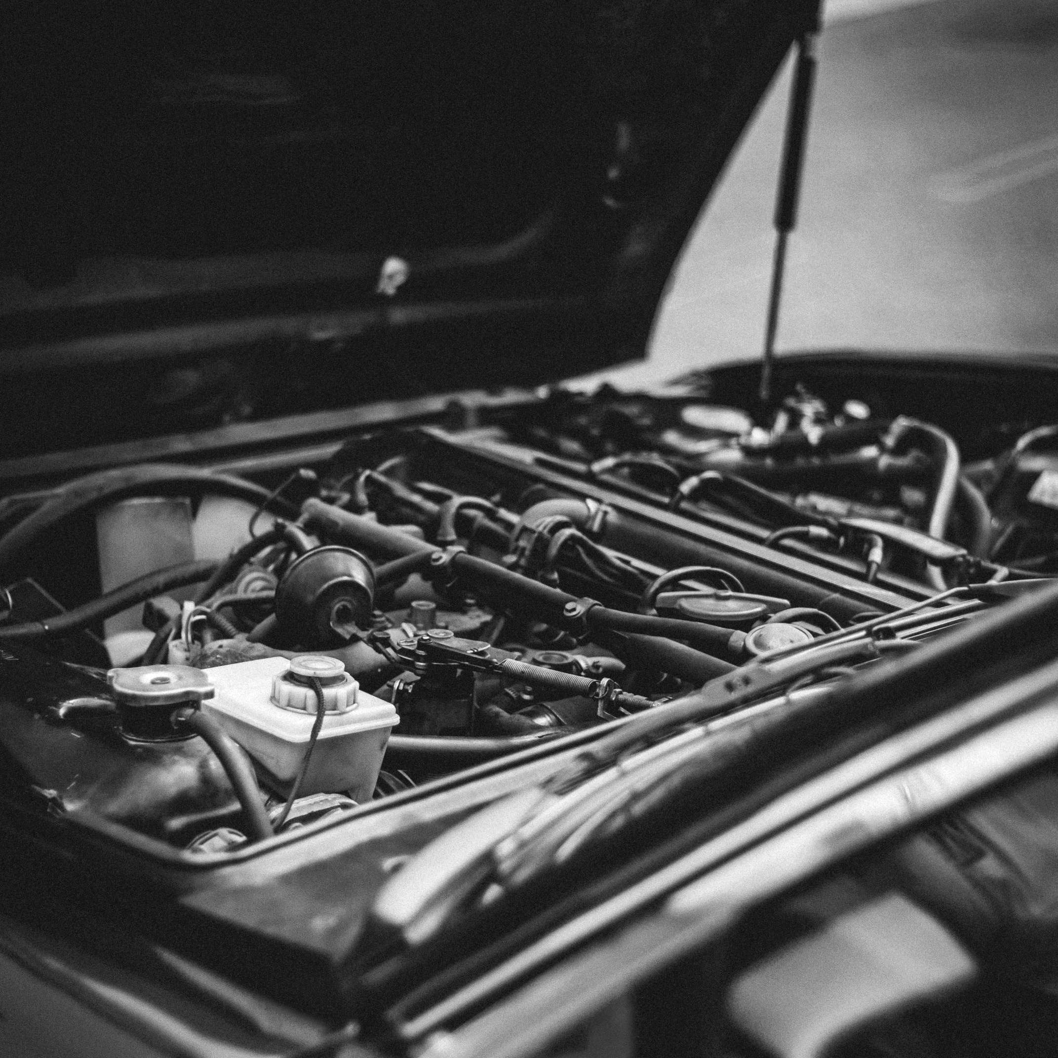 Vista del capó del motor de un automóvil | Fuente: Pexels