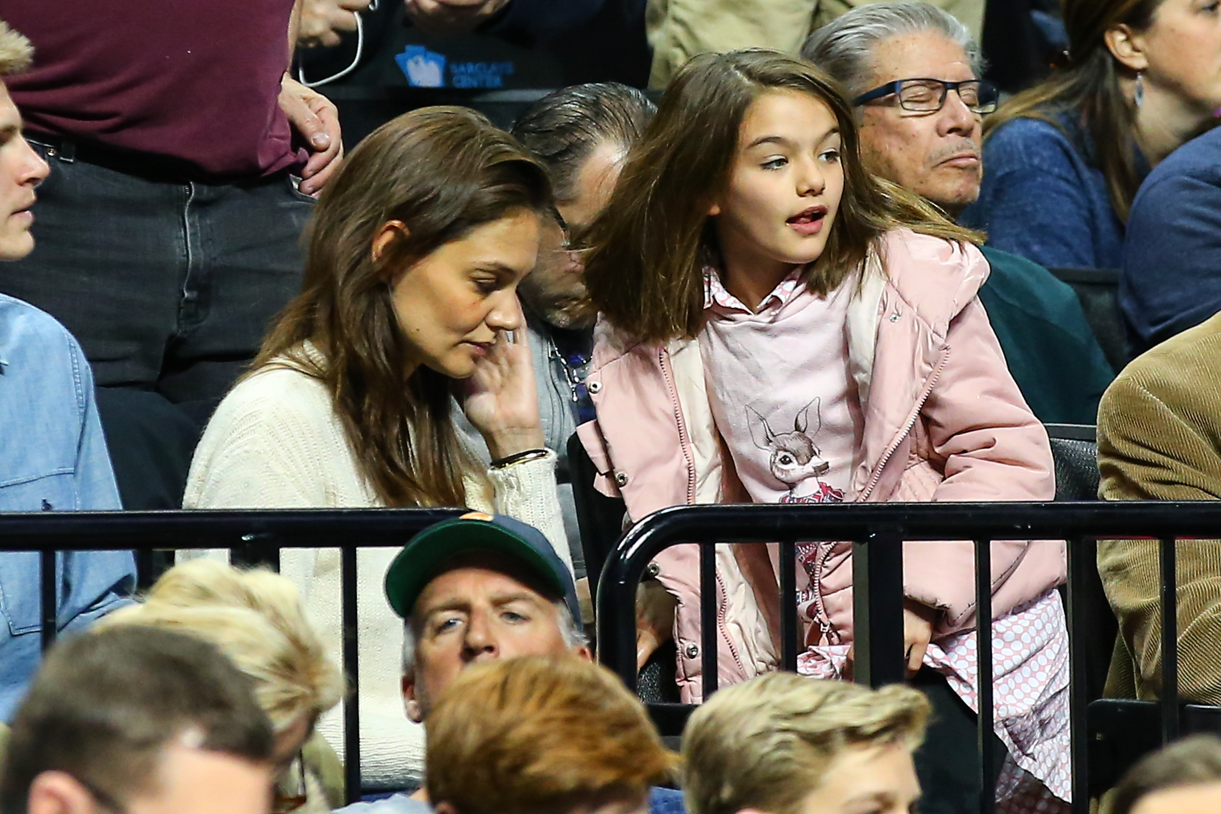 Katie Holmes y Suri Cruise son vistas el 20 de marzo de 2016 en Brooklyn, Nueva Jersey | Foto: Getty Images