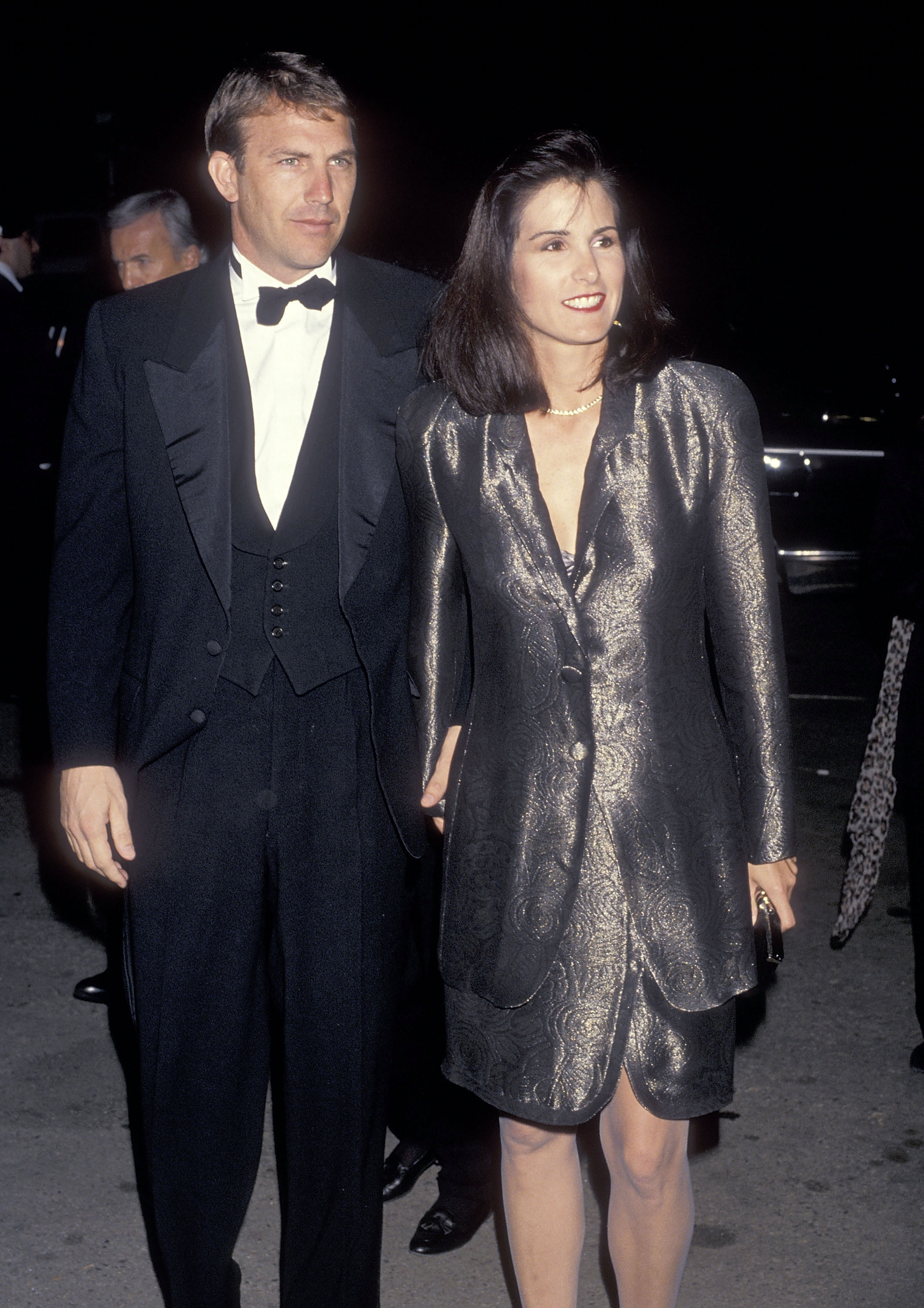 Kevin y Cindy Costner asisten a los premios The Movie Awards en Universal City, California, el 30 de enero de 1991. | Fuente: Getty Images