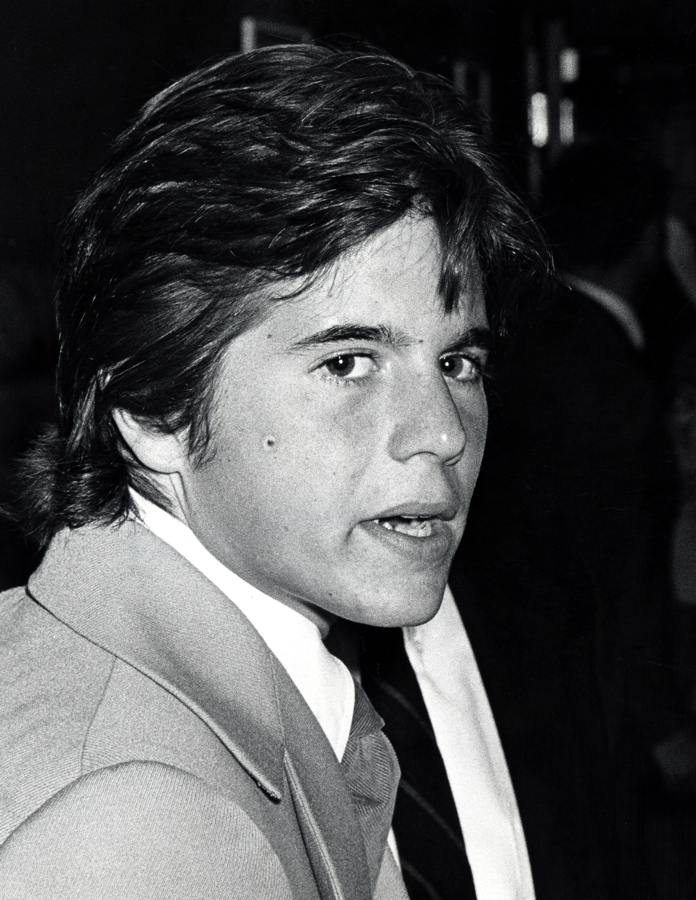 Desi Arnaz Jr. durante el estreno de "A boy and girl" en Beverly Hills, California, el 10 de abril de 1969 | Fuente: Getty Images