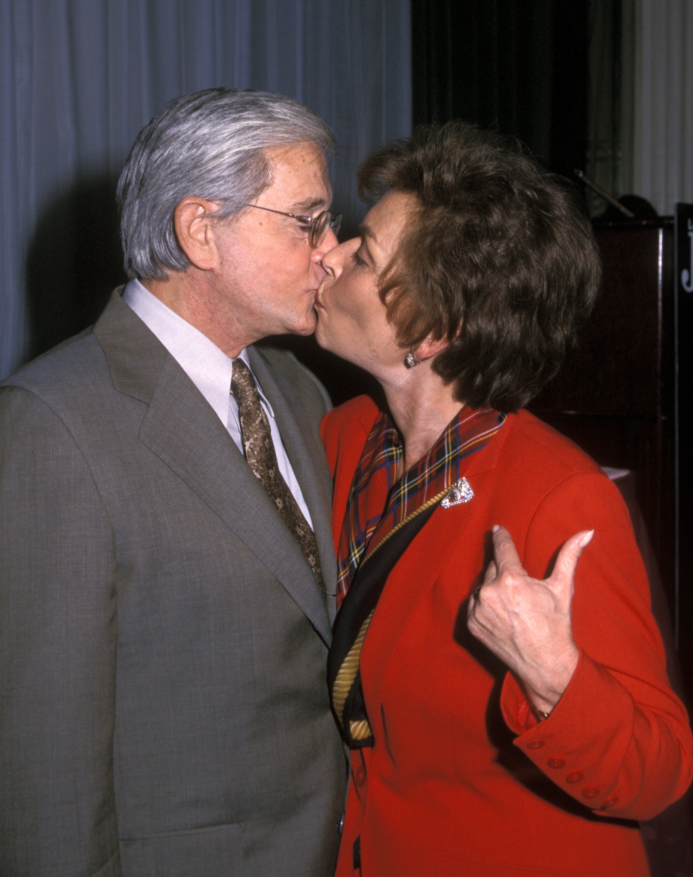 Jerry Sheindlin y Judy Sheindlin asisten al Ladies' Home Journal "One Smart Lady Award" el 23 de febrero de 2000 en el Hotel Waldorf Astoria de Nueva York. | Fuente: Getty Images