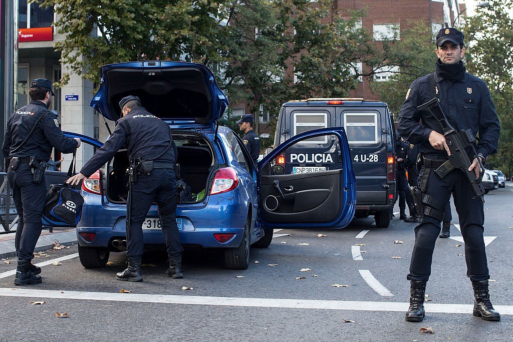 Oficiales de policía el 21 de noviembre de 2015 en Madrid, España. | Foto de Gonzalo Arroyo Moreno vía Getty Images