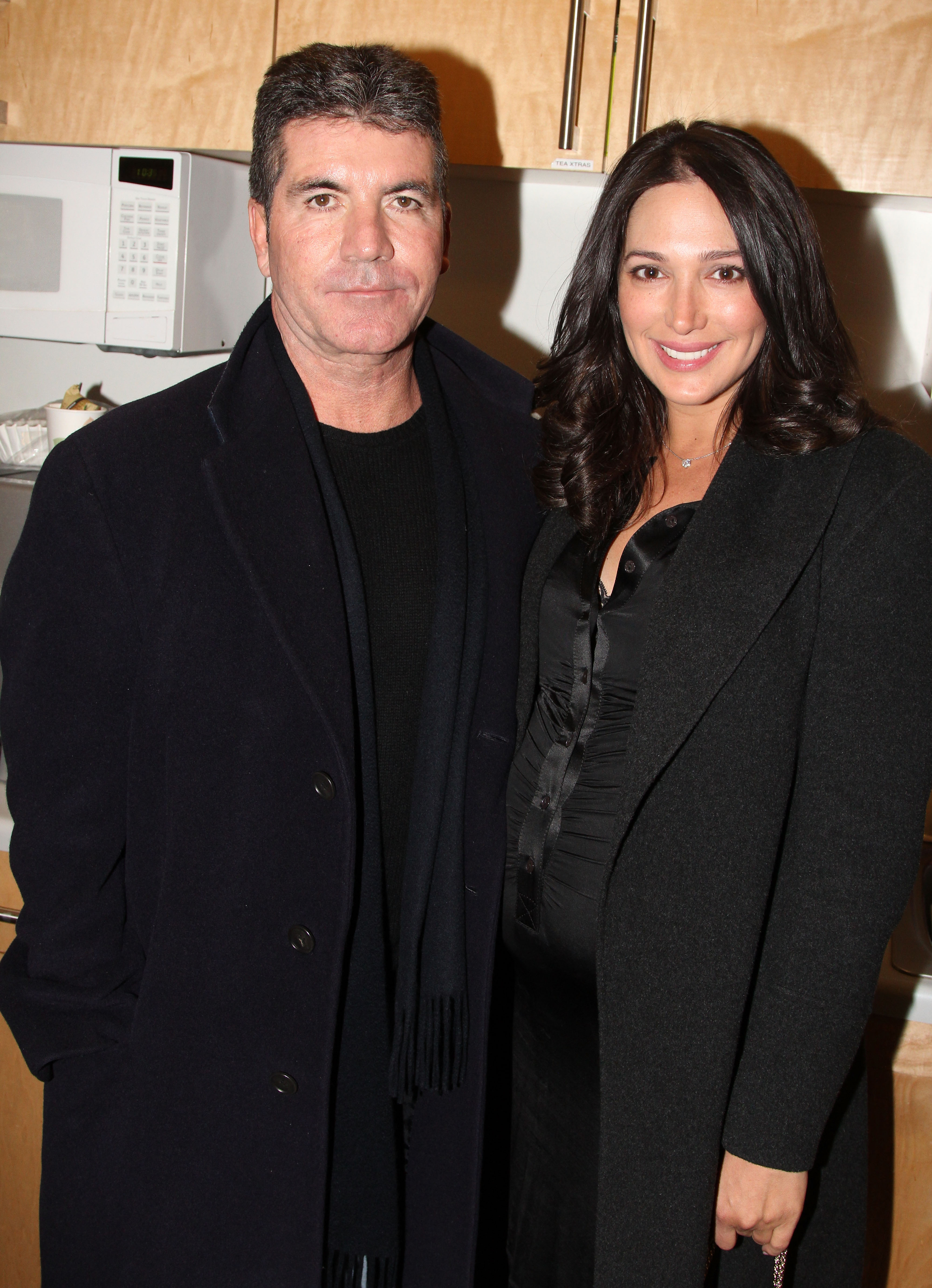 Simon Cowell y una embarazada Lauren Silverman el 25 de enero de 2014 | Fuente: Getty Images