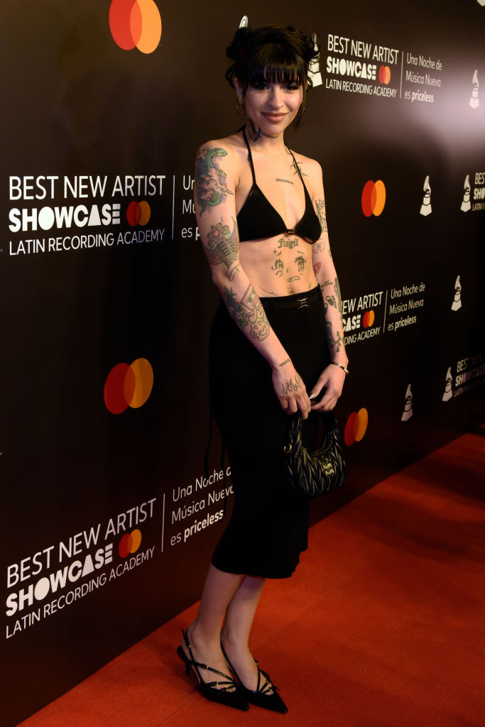 Cazzu asiste a la alfombra roja durante el Showcase de Mejor Nuevo Artista de La Academia Latina de la Grabación el 5 de septiembre de 2024 en Buenos Aires, Argentina. | Foto: Getty Images