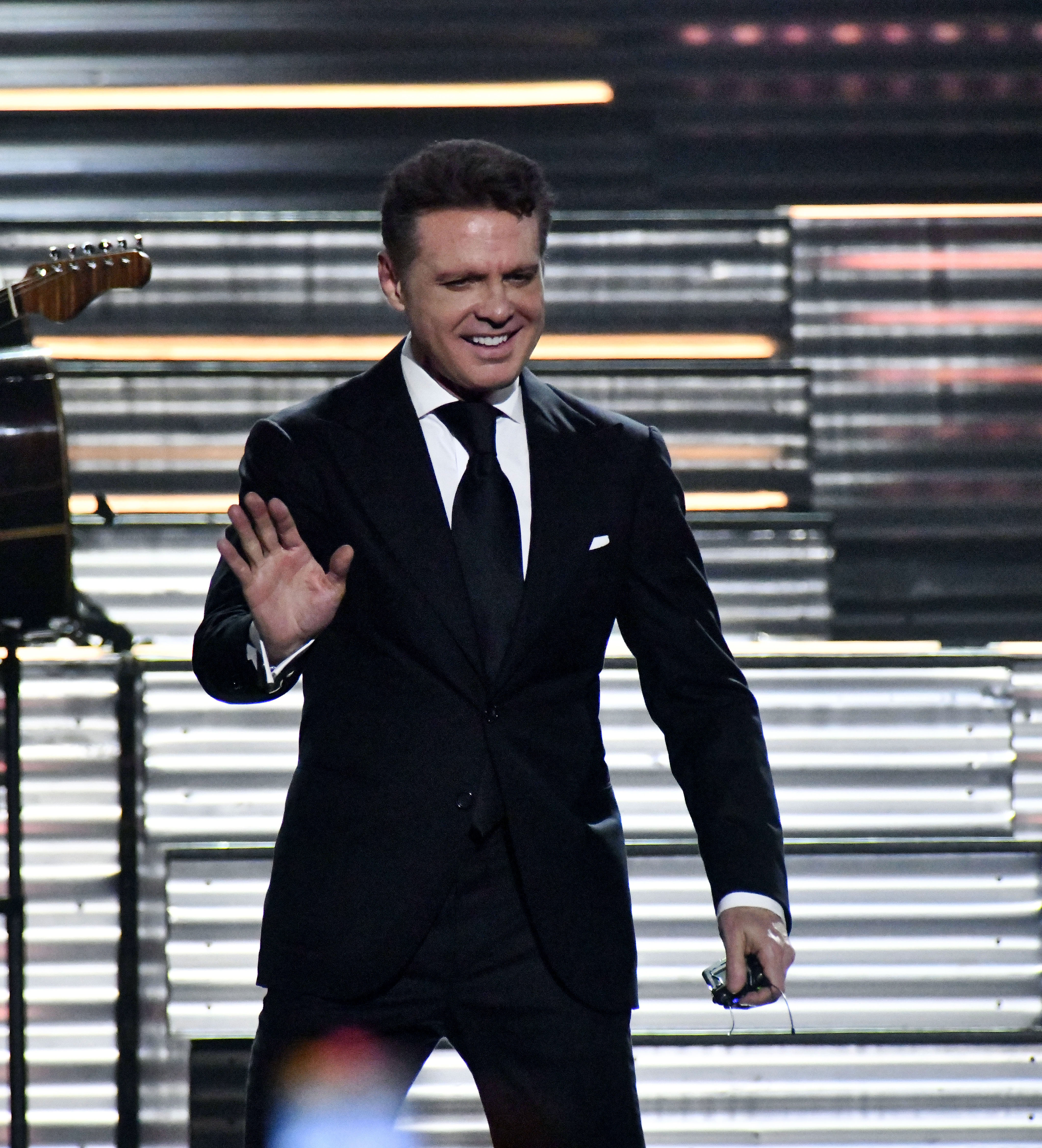 Luis Miguel se presenta en el Kia Center el 5 de junio de 2024 en Orlando, Florida. | Fuente: Getty Images