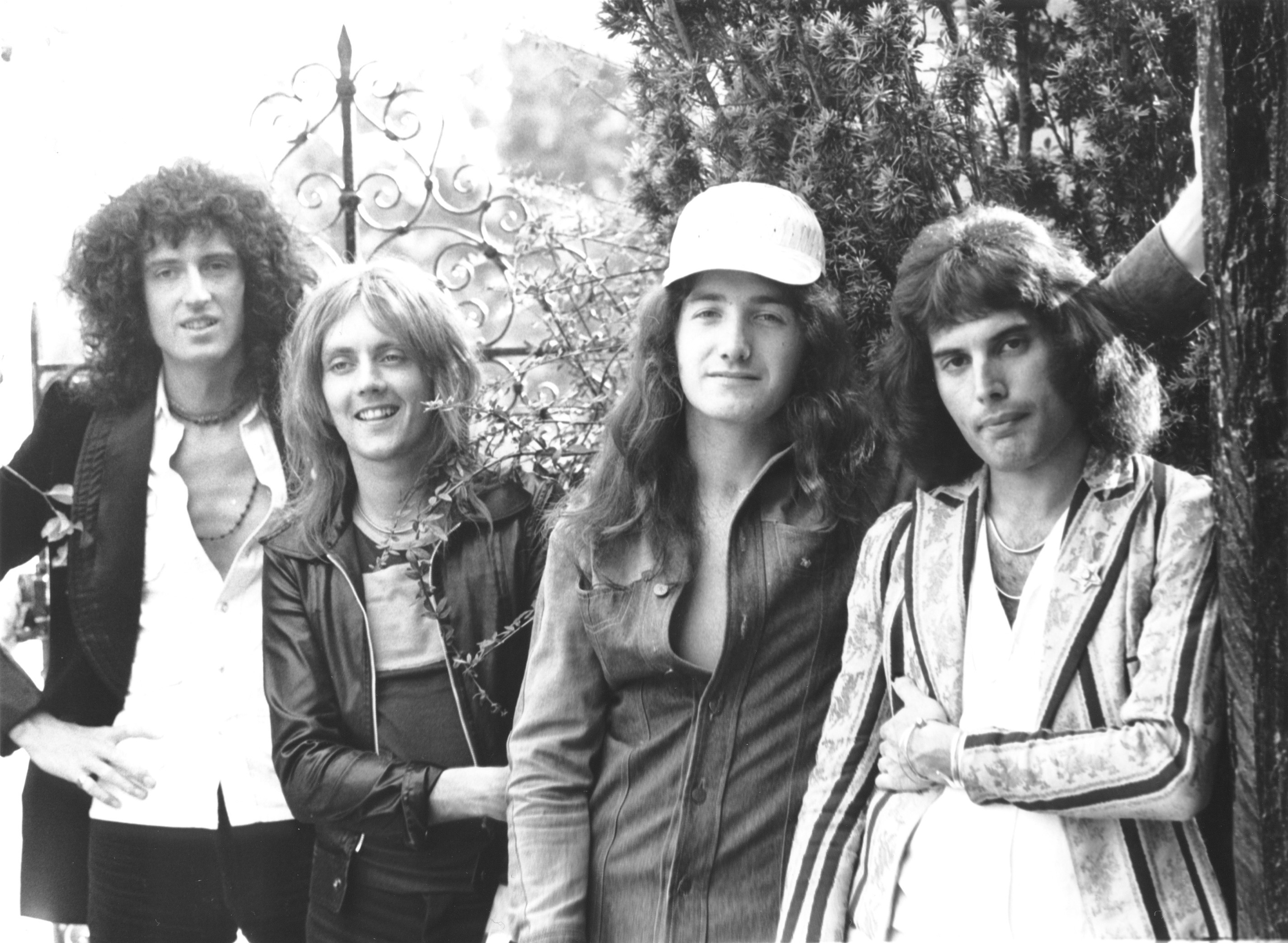 Brian May, Roger Taylor, John Deacon y Freddie Mercury de la banda Queen en 1970 | Fuente: Getty Images