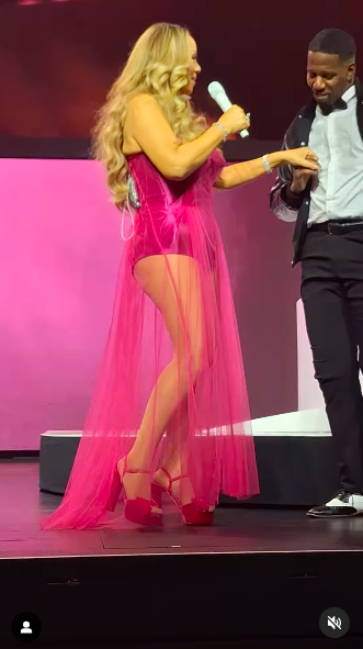 Mariah Carey actuando en el escenario con Asiel Hardison durante su concierto, publicado el 7 de febrero de 2025. | Fuente: Instagram/gsxr_freak02