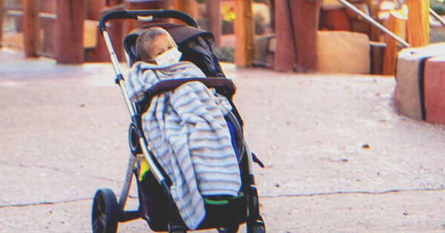 Un bebé en un cochecito | Foto: Shutterstock