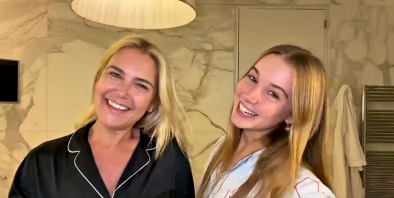 Valeria Mazza y su hija Taína Gravier hablando de su rutina de belleza para la noche | Fuente: Instagram/tainagravier