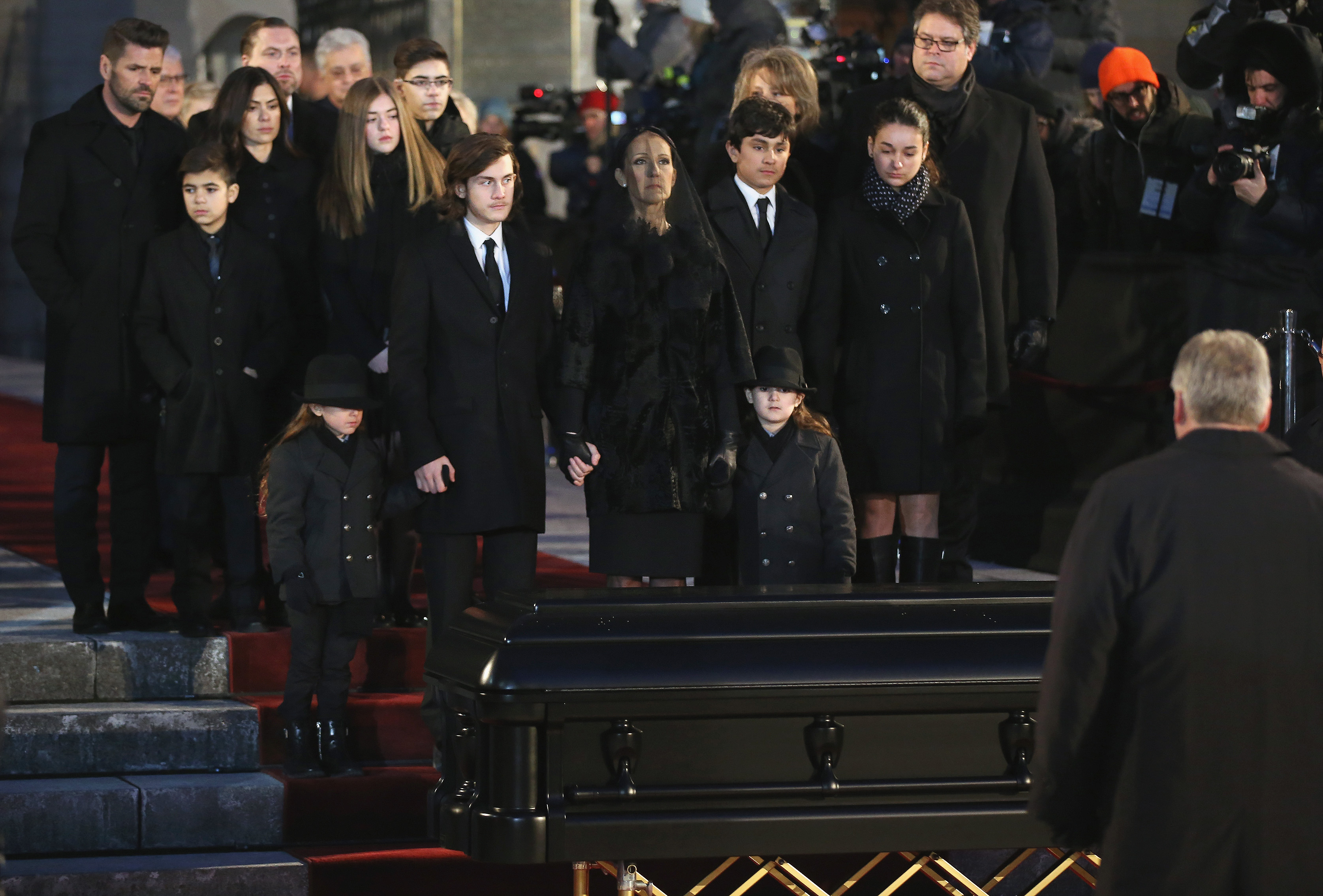 Céline Dion y sus hijos René-Charles Angélil, Eddy Angelil y Nelson Angélil asisten al Funeral de Estado por el Esposo de Celine Dion, Rene Angelil, en la Basílica de Notre-Dame el 22 de enero de 2016, en Montreal, Canadá | Fuente: Getty Images