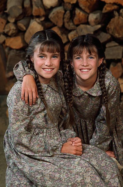 Rachel y Sidney Greenbush en el plató de 'Little House on the Prairie' c. 1980. | Foto: Getty Images