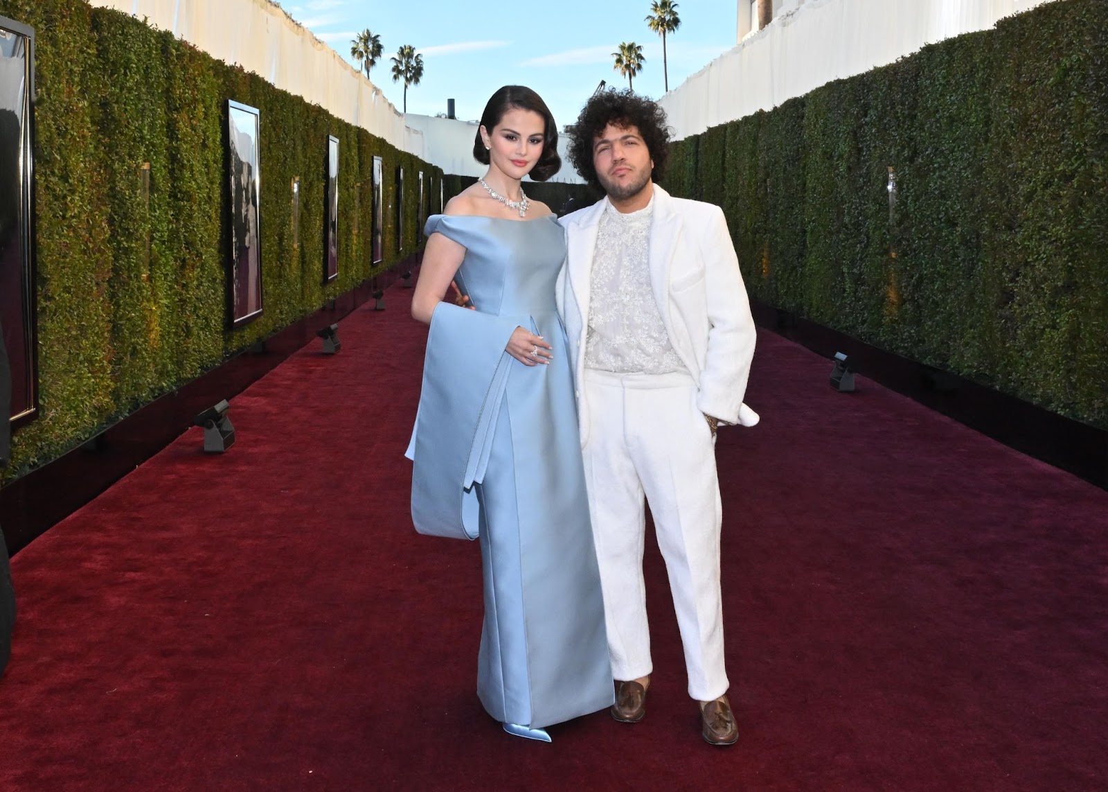 Selena Gomez y Benny Blanco durante la 82ª edición de los Golden Globes. | Fuente: Getty Images