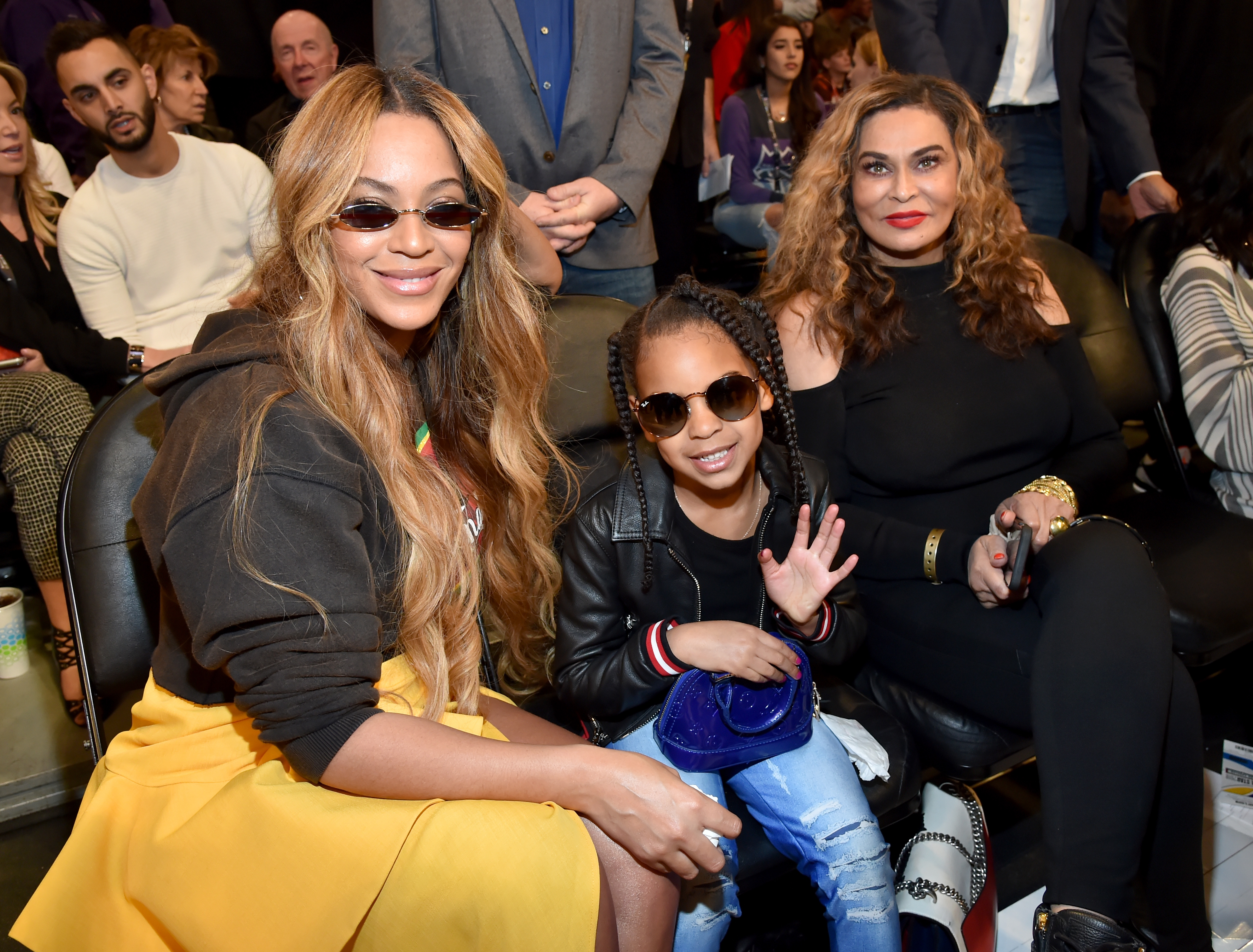 Beyonce, Blue Ivy Carter y Tina Knowles asisten al 67º Partido de las Estrellas de la NBA el 18 de febrero de 2018 en Los Ángeles, California | Foto: Getty Images