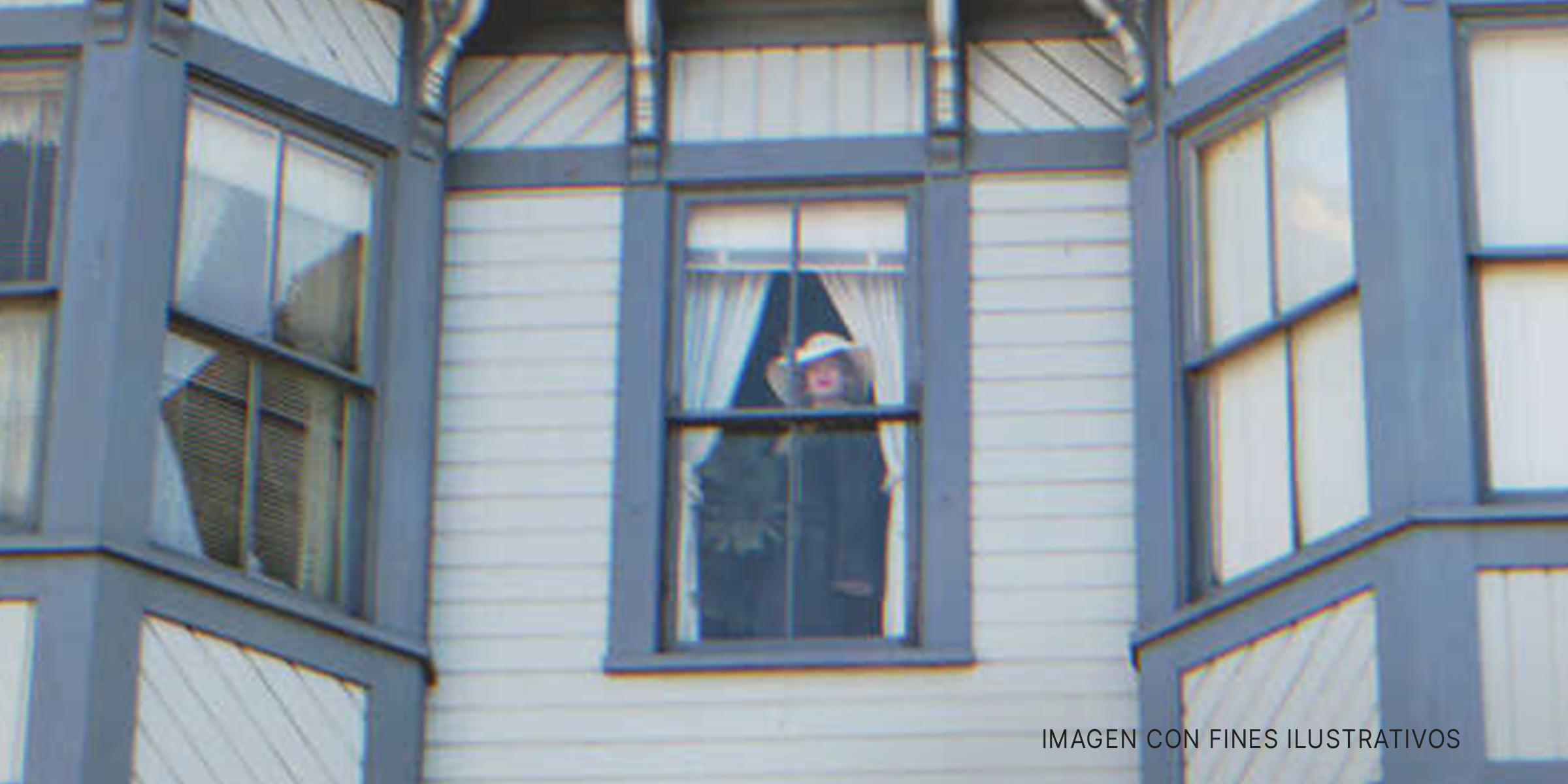 Mujer mirando por la ventana. | Foto: Flickr.com/Ruth Hartnup (CC BY 2.0)