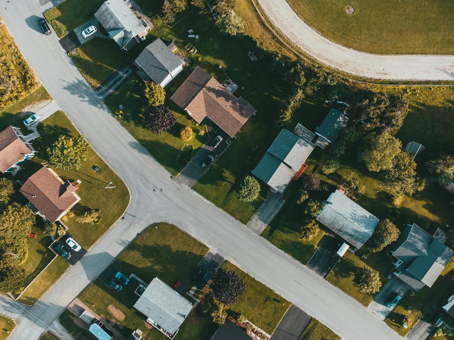 Vista aérea de un vecindario | Fuente: Pexels