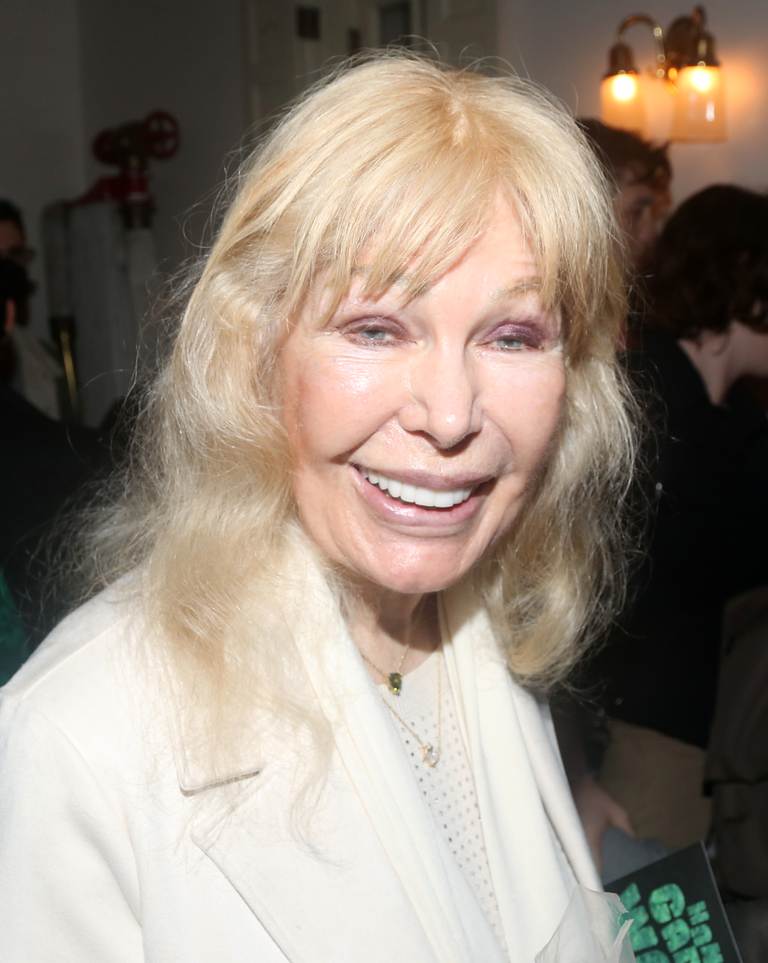Loretta Swit aparece sonriente en el estreno de "Hannah Gadsby: WOOF!" el 6 de octubre de 2024 | Fuente: Getty Images