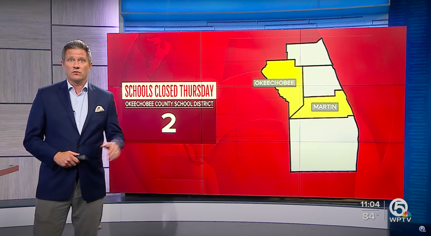 Corresponsal de noticias hablando de los cierres de distritos escolares a causa del huracán Helene, publicado el 25 de septiembre de 2024 | Fuente: YouTube/WPTV News - FL Palm Beaches Treasure Coast