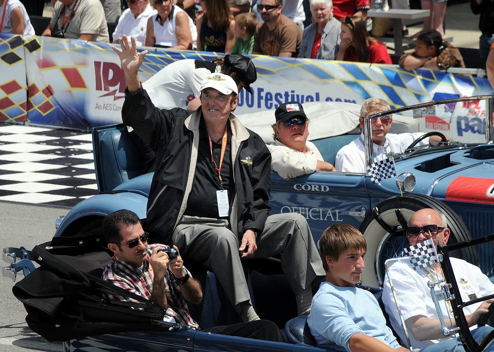 Jim Nabors en la inauguración de las 500 millas de Indianápolis el 24 de mayo de 2008. | Foto: Wikimedia Commons