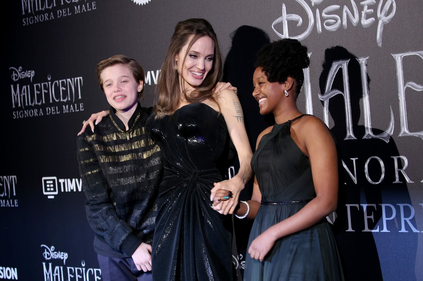 Angelina Jolie con Shiloh y Zahara en el estreno de "Maleficent: Mistress Of Evil" el 7 de octubre de 2019 | Fuente: Getty Images