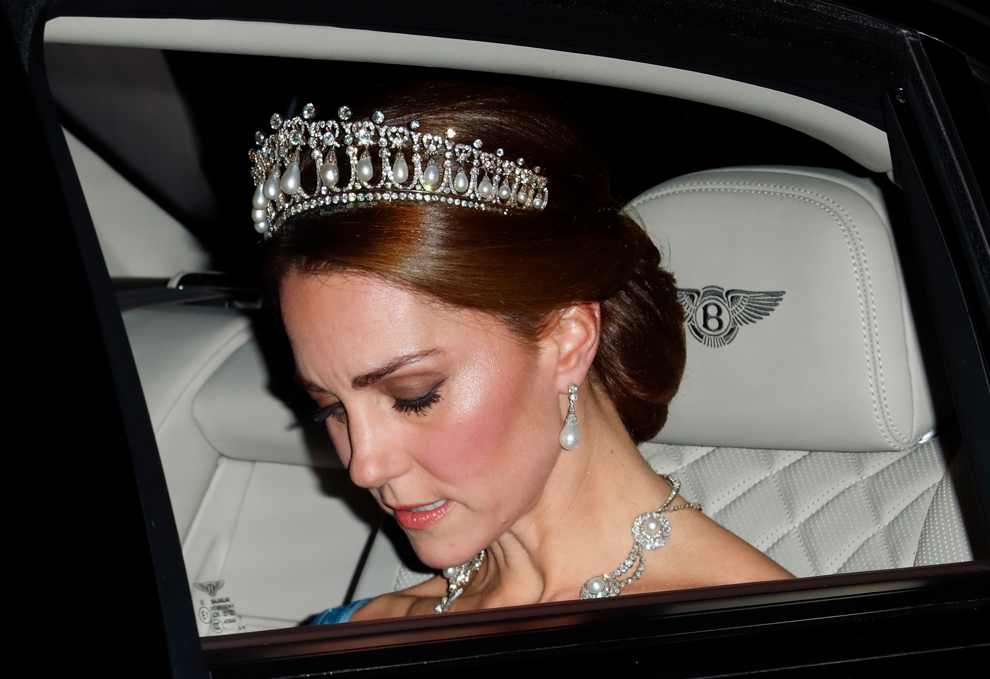 Catherine, duquesa de Cambridge, sale del palacio de Kensington para asistir a un banquete de Estado en el palacio de Buckingham en Londres, Reino Unido, el 23 de octubre de 2018. | Fuente: Getty Images