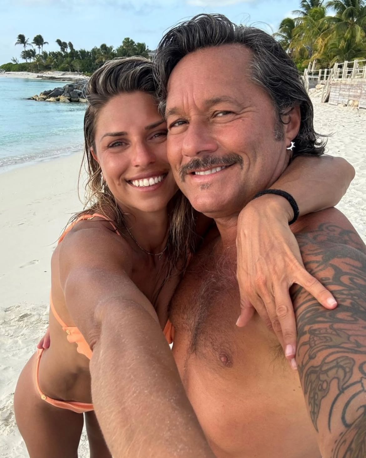 Diego Torres y su novia Martina Díaz Radonic disfrutando de sus vacaciones en la playa | Fuente: Instagram/diegotorresmusica