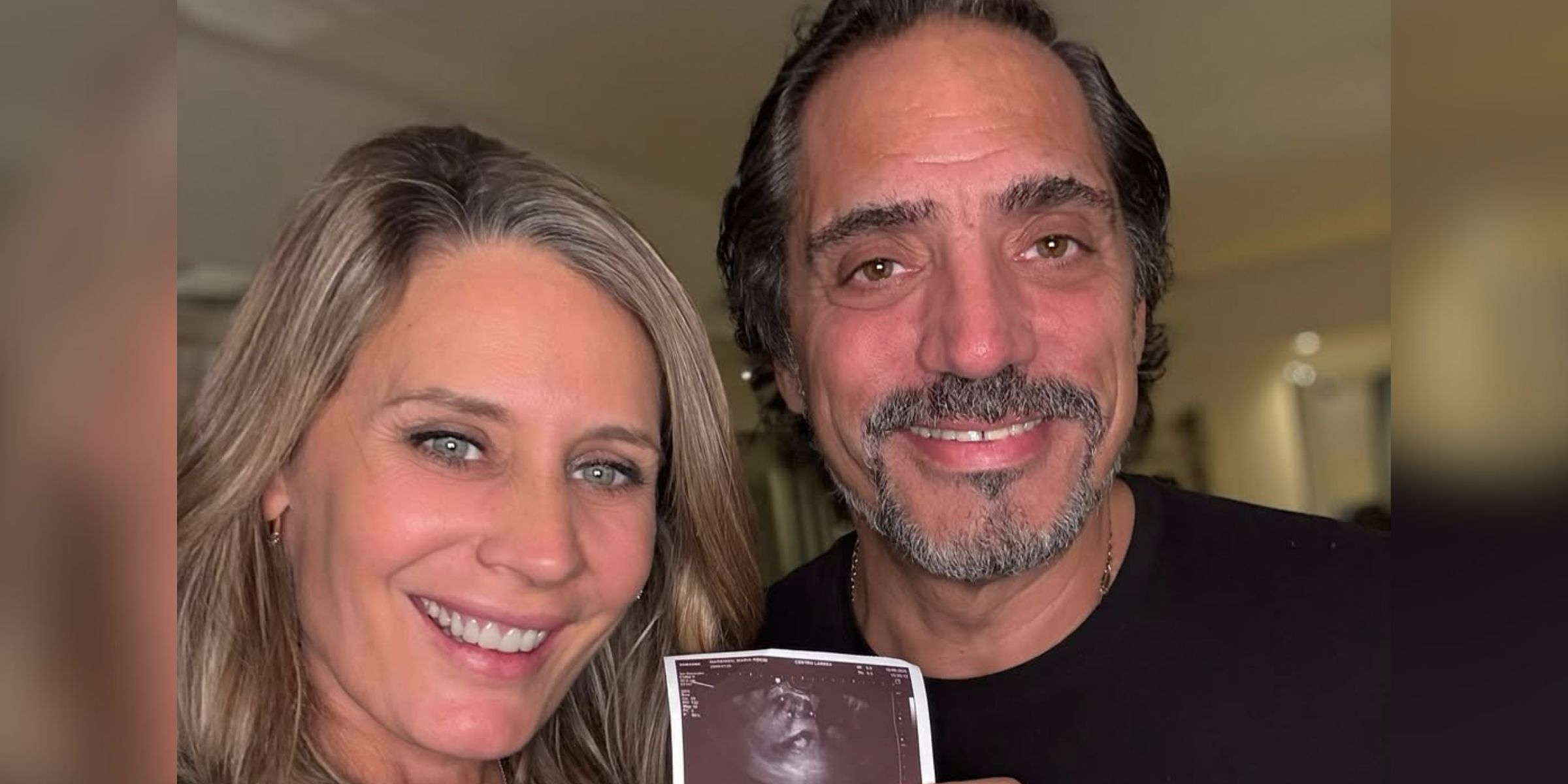 Rocío Marengo y Eduardo Fort mostrando una ecografía. | Fuente: Instagram/marengorocio