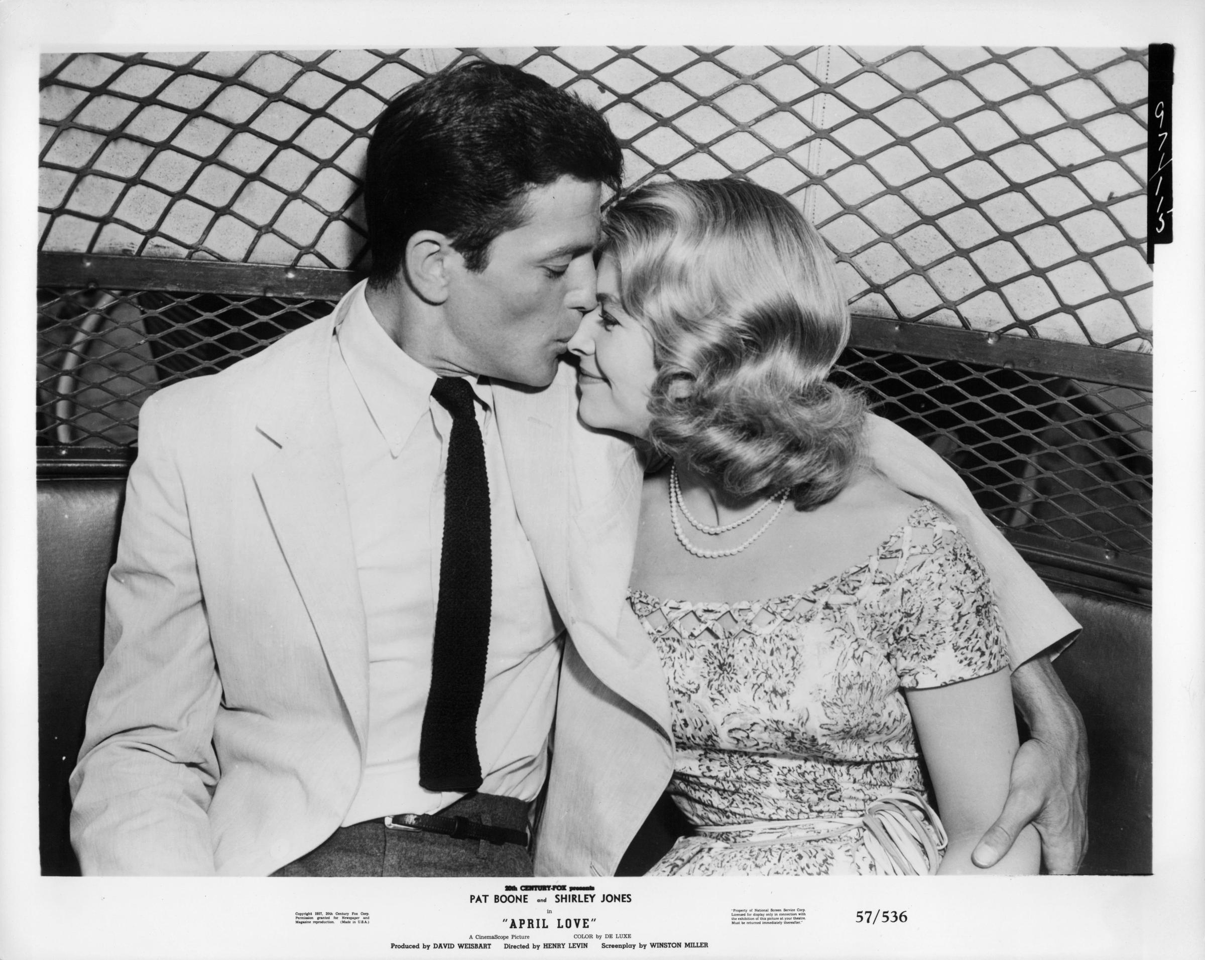 La pareja de Hollywood en el rodaje de la película "April Love," 1957 | Fuente: Getty Images